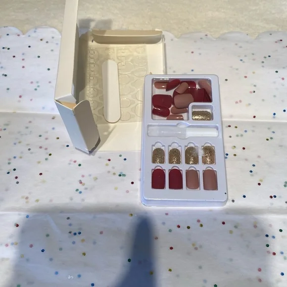 Two (2) Sets of Press on Nails Medium length - Picture 5 of 6